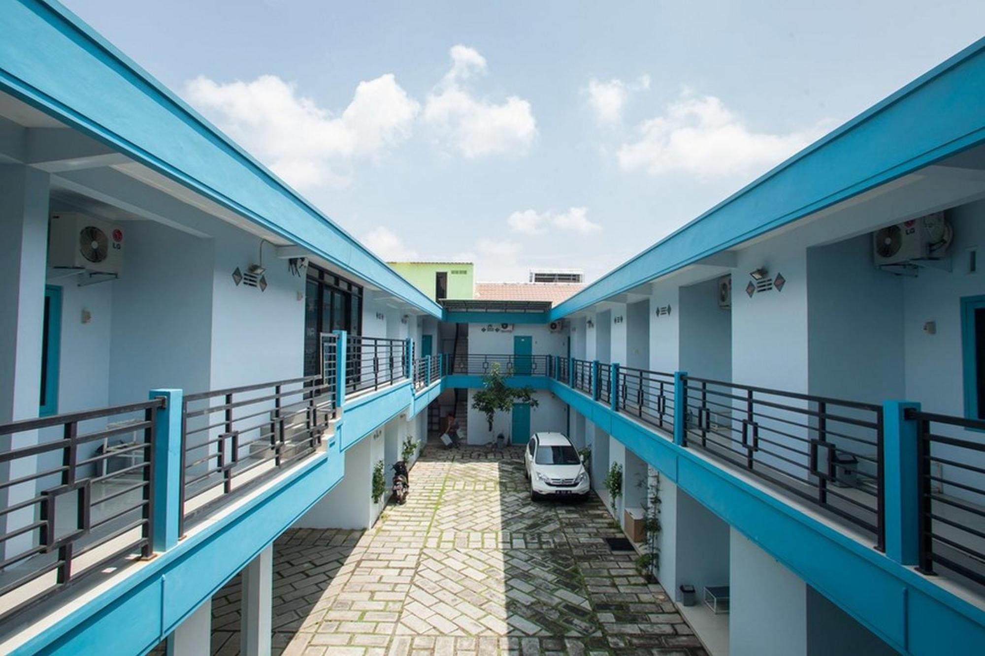 Hotel Reddoorz Syariah At Kartohardjo Madiun Exterior foto
