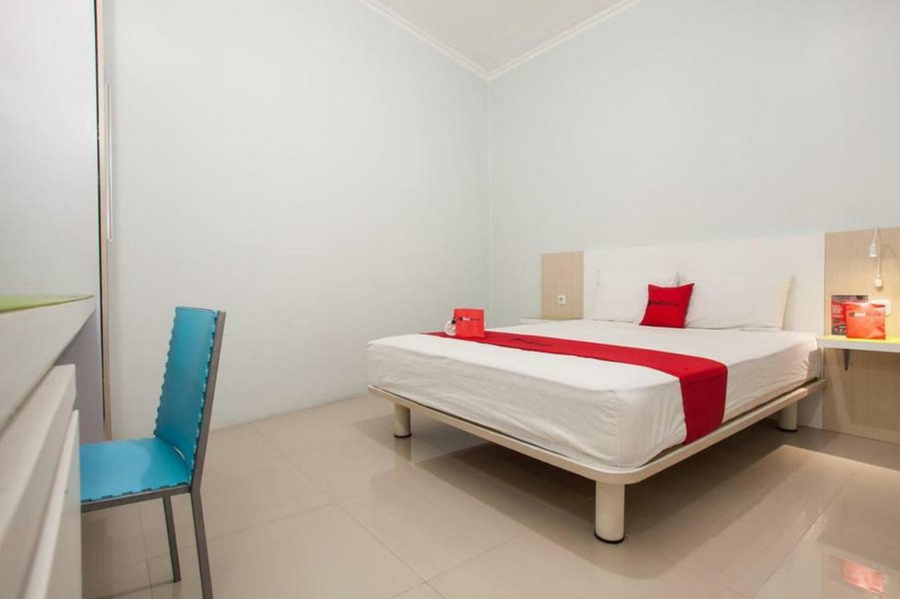 Hotel Reddoorz Syariah At Kartohardjo Madiun Exterior foto