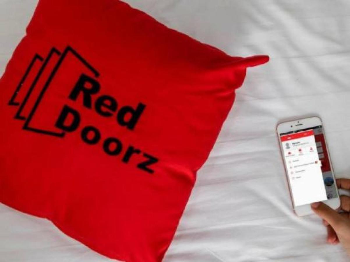 Hotel Reddoorz Syariah At Kartohardjo Madiun Exterior foto